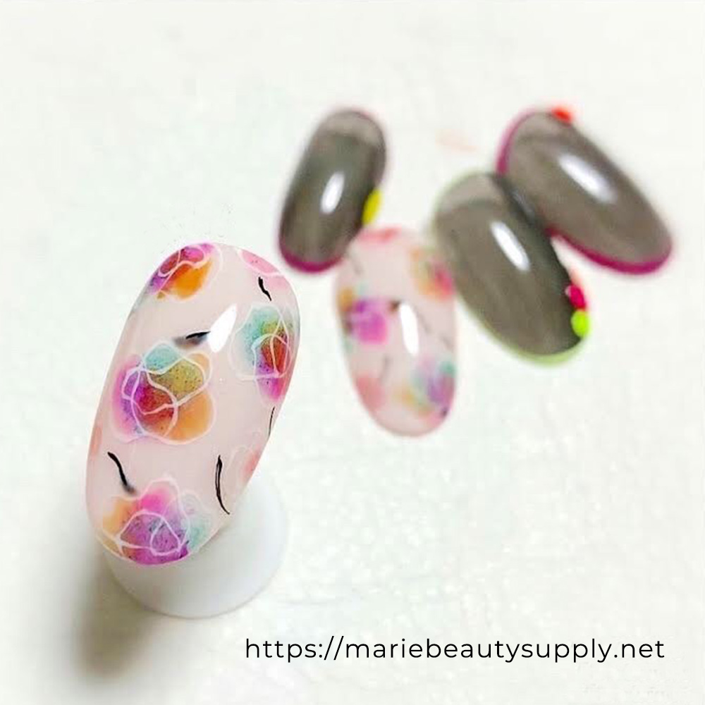 A flower art that blurs with three colors of T-GEL's metal liquid. This gives you a soft finish.