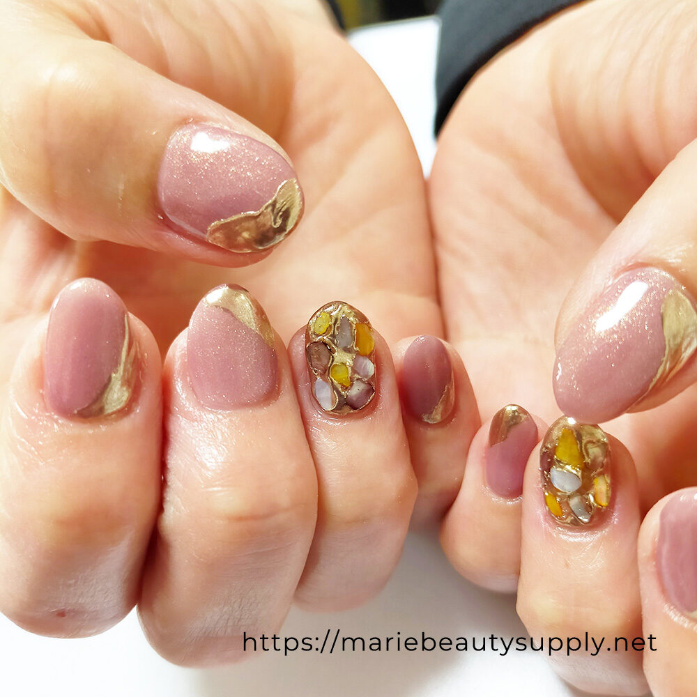 Gorgeous nails with a design mirror