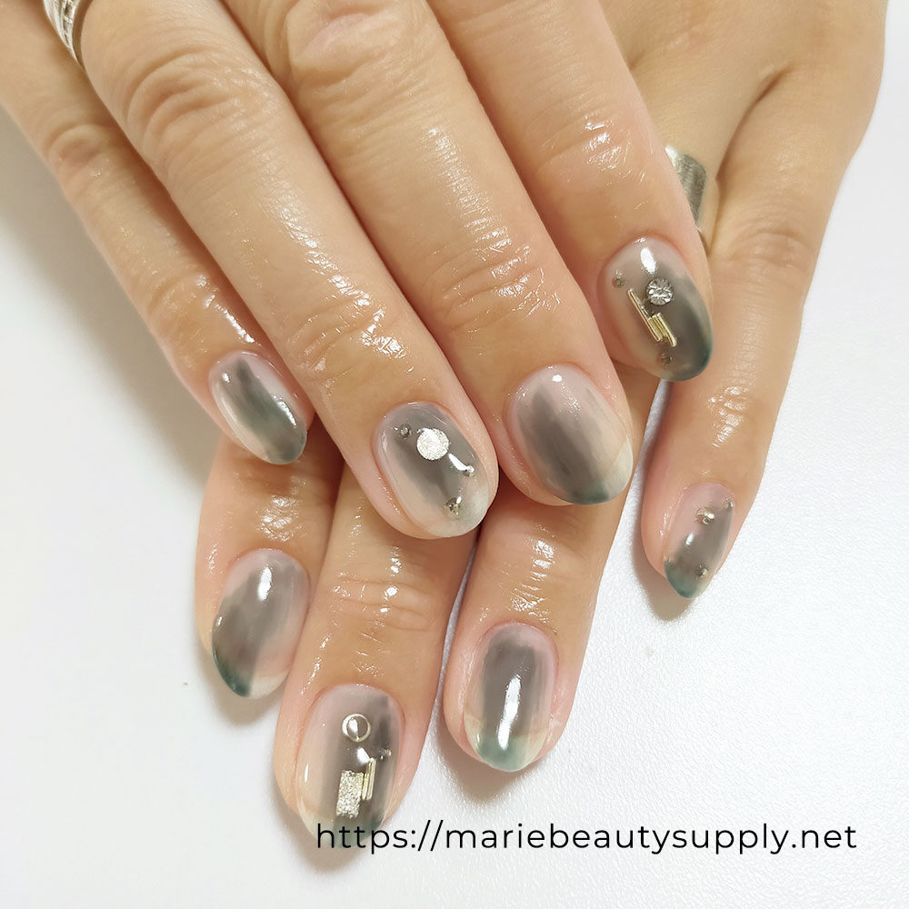 Nuance nail with clear dark color