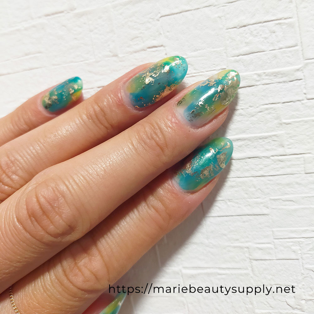 Tie-dyed nail made with a clear color